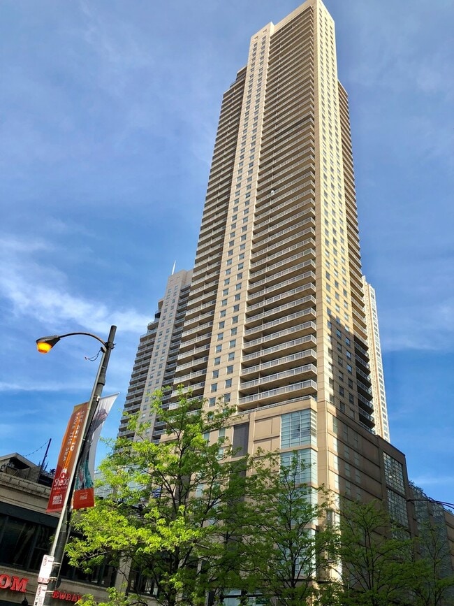 Building Photo - 545 N Dearborn St