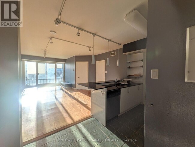 Building Photo - 200 Rideau St