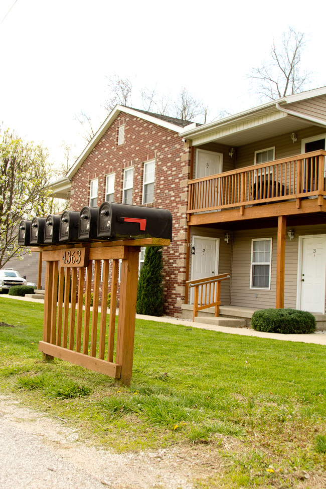 Fieldstone Apartments - 4301 S Hilton St