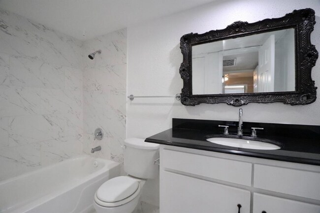 Building Photo - 5929 Queensloch Dr