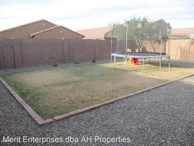 Building Photo - 4 br, 2.5 bath House - 2630 E GILLCREST RD