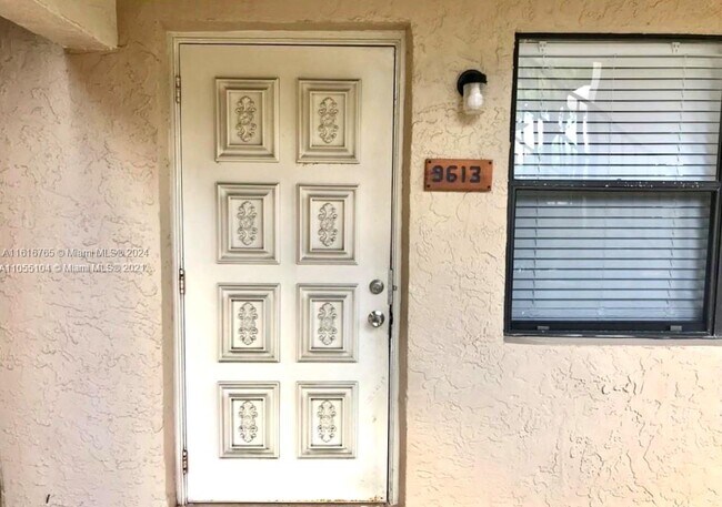 Foto del edificio - 9613 NW 4th St