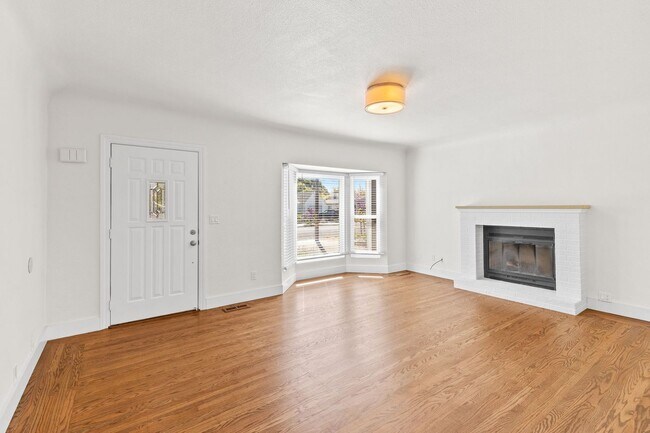 Foto del edificio - Charming & Spacious Single Family Home