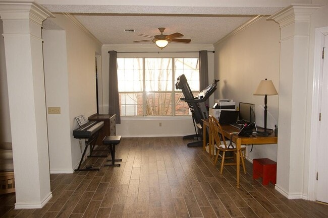 Building Photo - 2912 Six Gun Trail