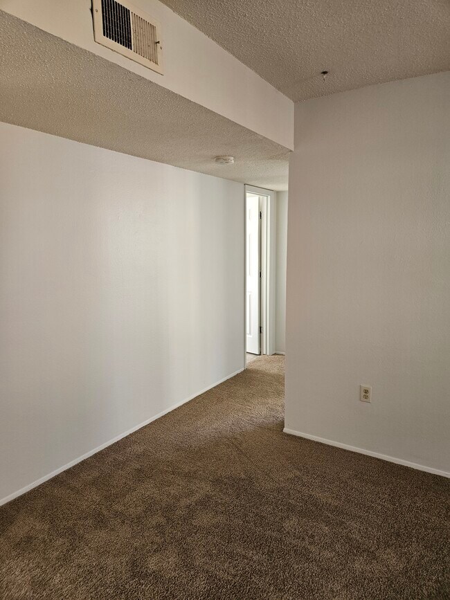 544 Chama St SE Unit B, Albuquerque, NM 87108 Apartments in