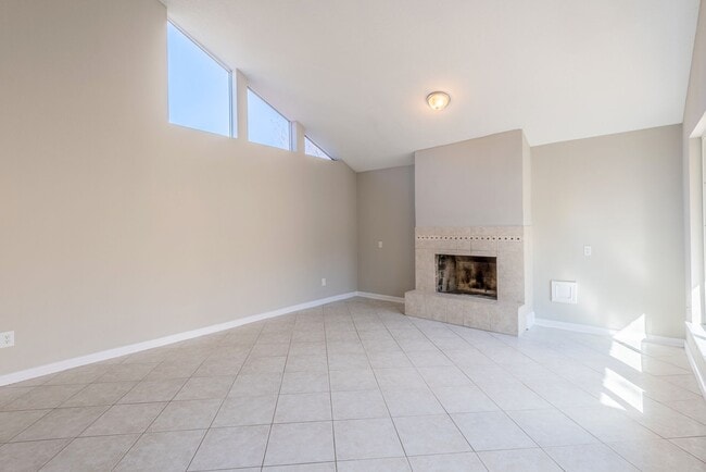 Foto del edificio - 4418 Lost Spring Dr