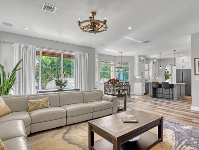 Foto del edificio - 2227 Ridgewood Cir