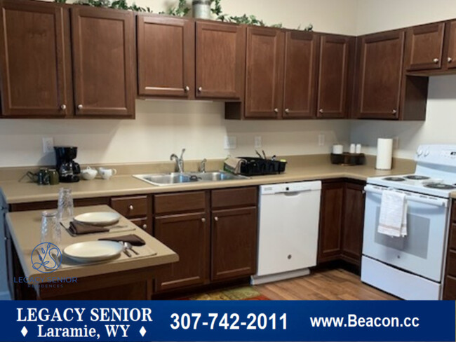 Cocina de lujo Legacy Laramie - Legacy Laramie Senior Residences