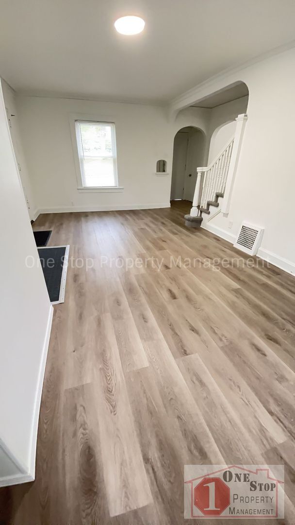Building Photo - Gorgeous and Unique 4 Bedroom 1.5 Bathroom...