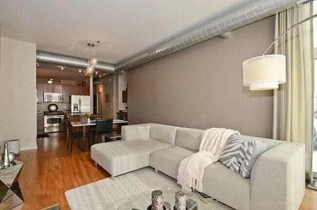 Foto del edificio - 700 N Larrabee St