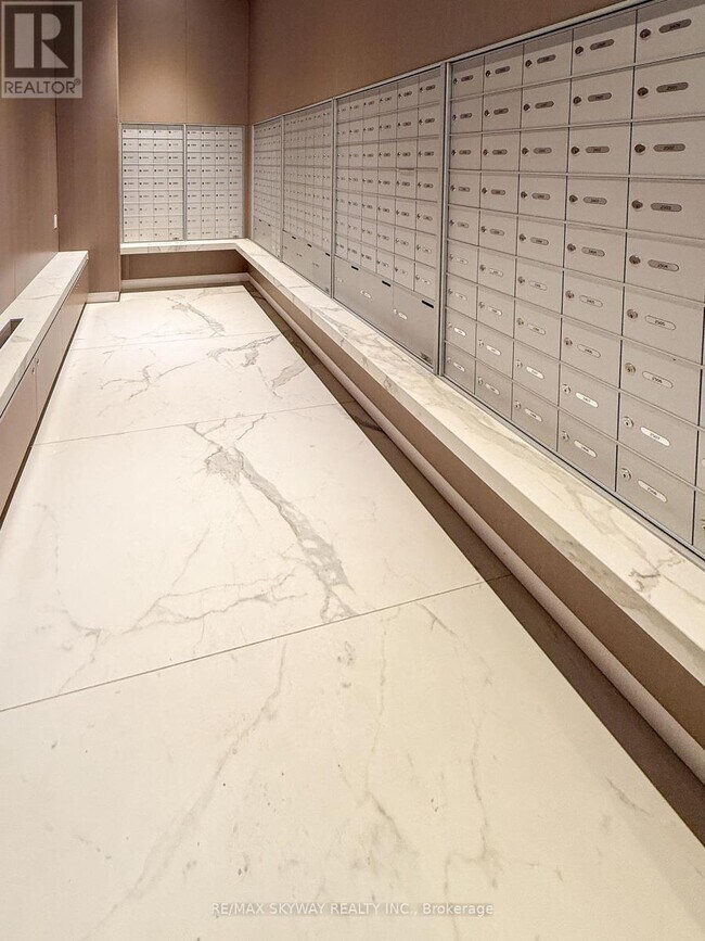 Building Photo - 370 Martha St