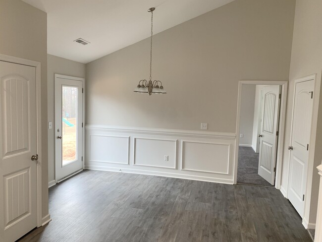 Building Photo - 213 Florence Dr