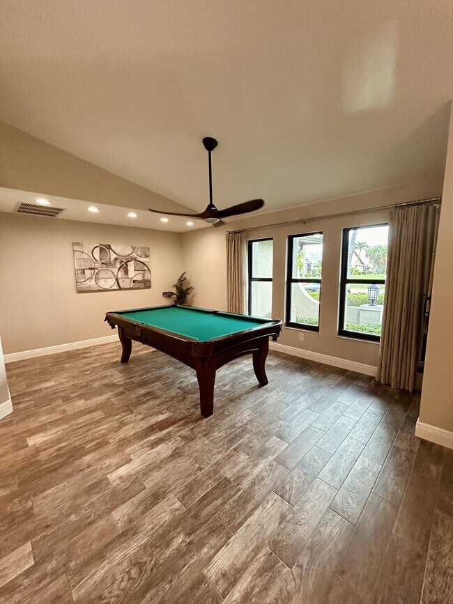 Foto del edificio - 708 El Dorado Pkwy W