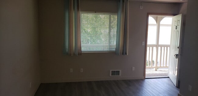 Building Photo - Affordable 1 bedroom in town