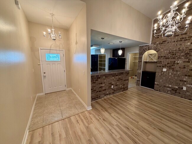 Foto del edificio - 500 Baywood Ct