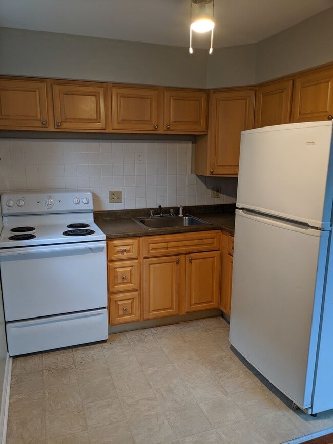 Building Photo - Matson Apartments (4120)