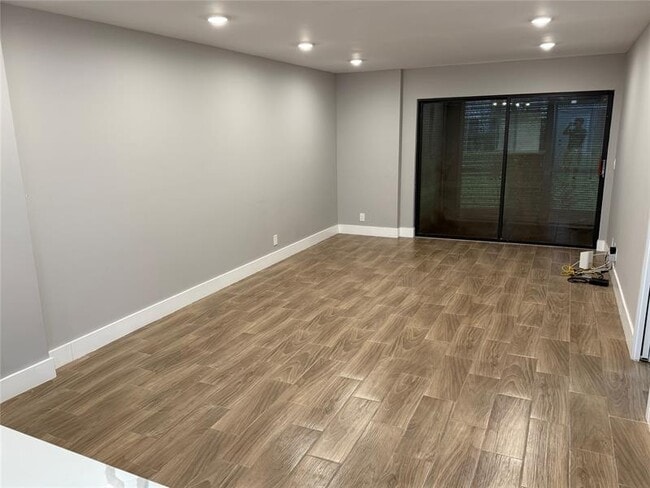 Building Photo - 5068 Rose Hill Dr