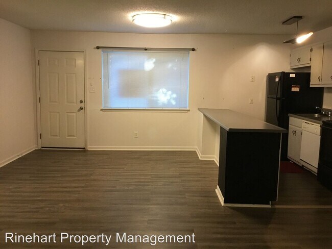 Building Photo - 1420 Riverview Rd