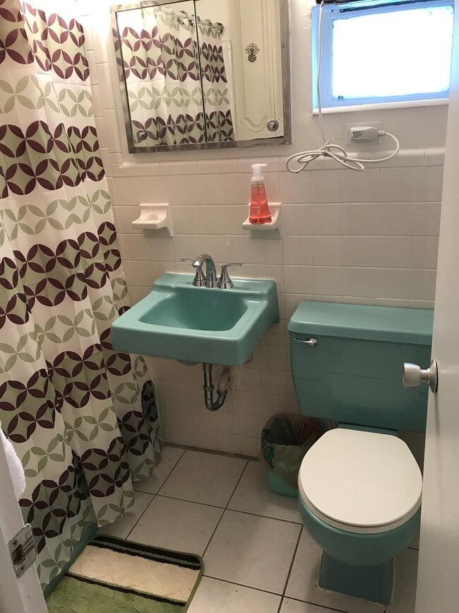 Building Photo - 120 NE 20th Ave