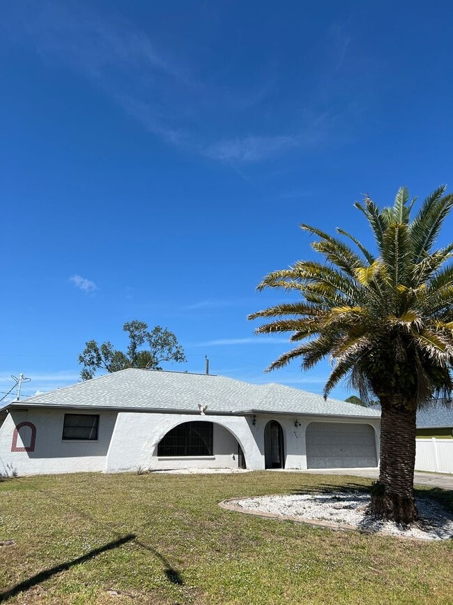 Building Photo - 644 Jasmine Ave NW