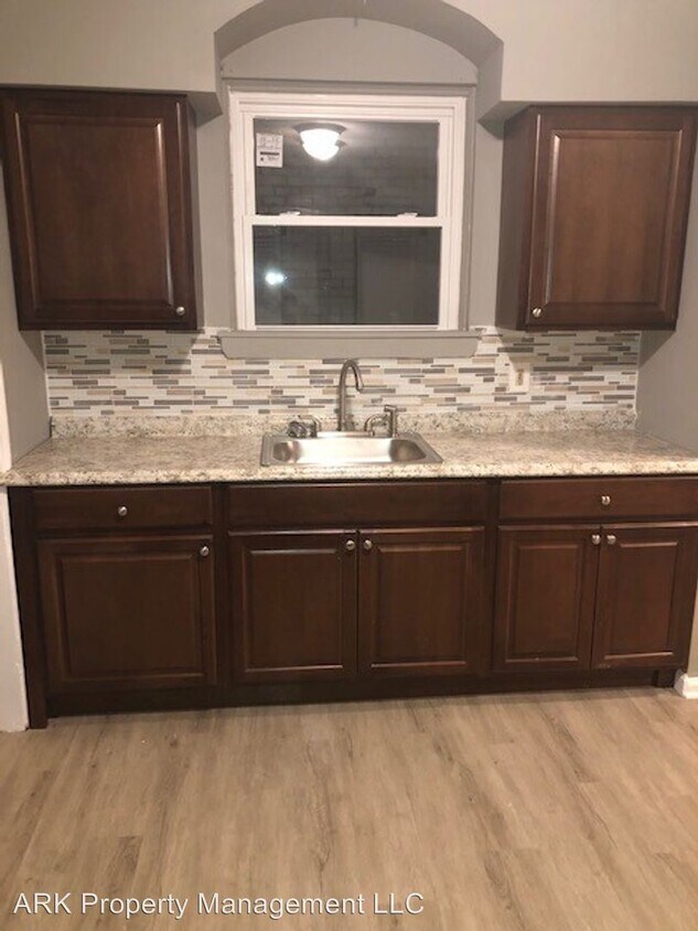 Foto principal - 3 br, 1 bath House - 16918 Chandler Park