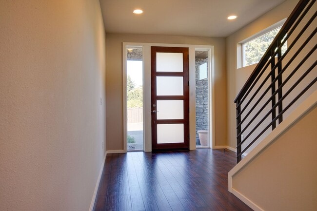 Building Photo - Luxury Oakleigh MainVue Home