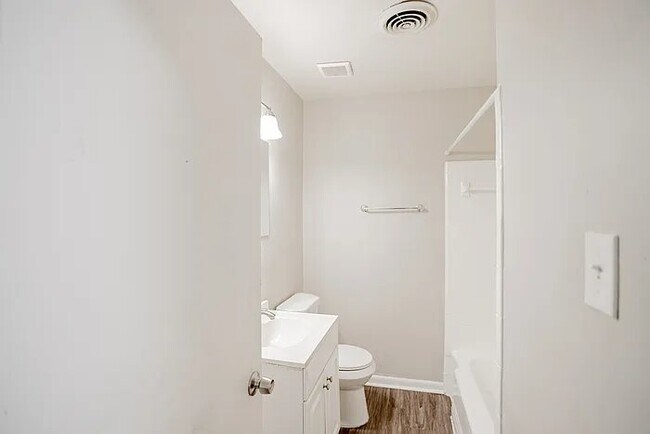 Foto del edificio - 806 Wright Dr