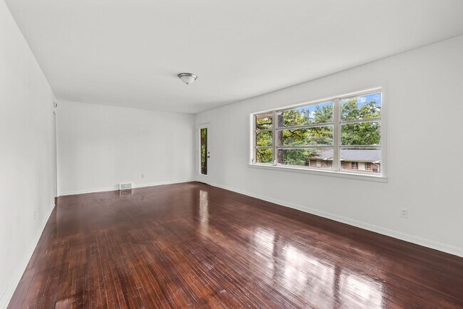 Foto del edificio - Newly Renovated Center Point Home