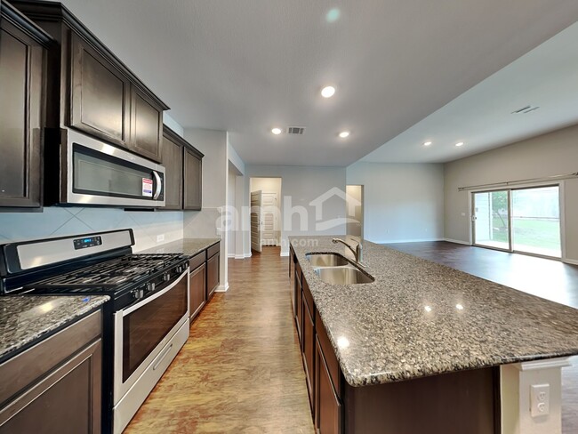 Foto del edificio - 8001 Turnberry Ln