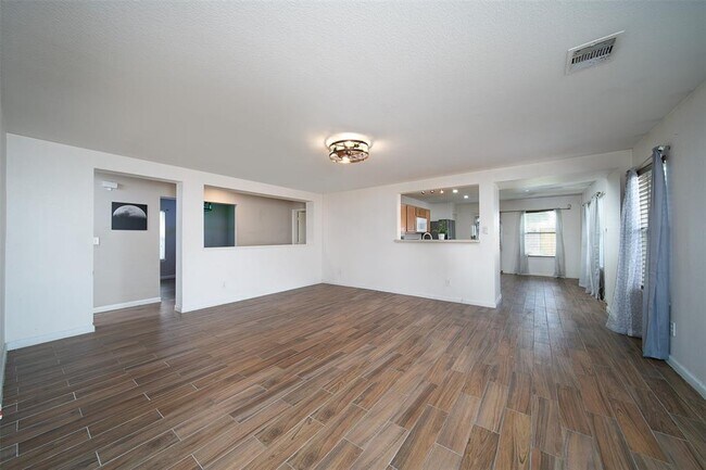 Foto del edificio - 4211 Wayside Stream Ln