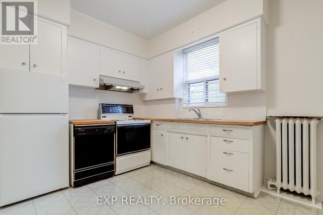 Building Photo - 271 Lauder Ave