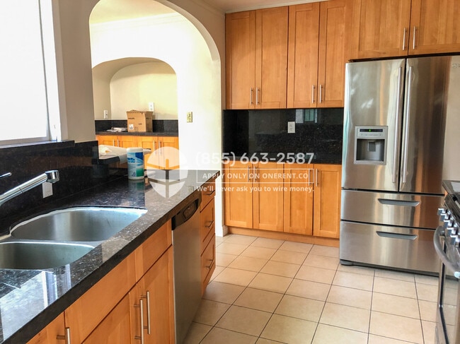 Building Photo - 60 Meadowbrook Dr