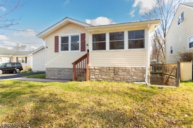 Building Photo - 26 Manito Ave