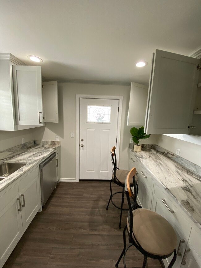 Kitchen - 923 E 36th St