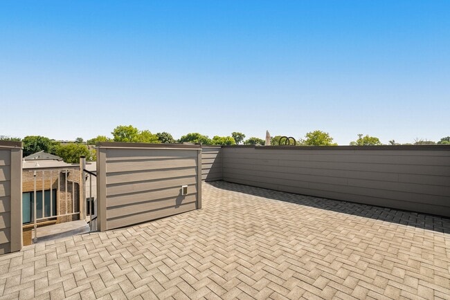 Building Photo - 1613 Marshall Hollow Dr