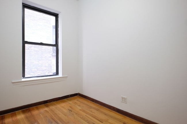 Building Photo - 525 W 135th St