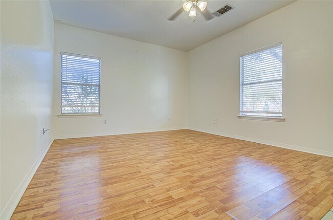 Foto del edificio - 4605 Ribbecke Ave