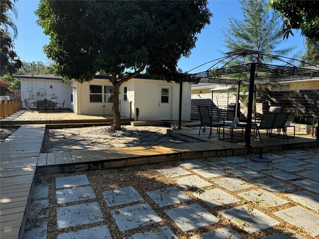 Building Photo - 2247 Jackson St