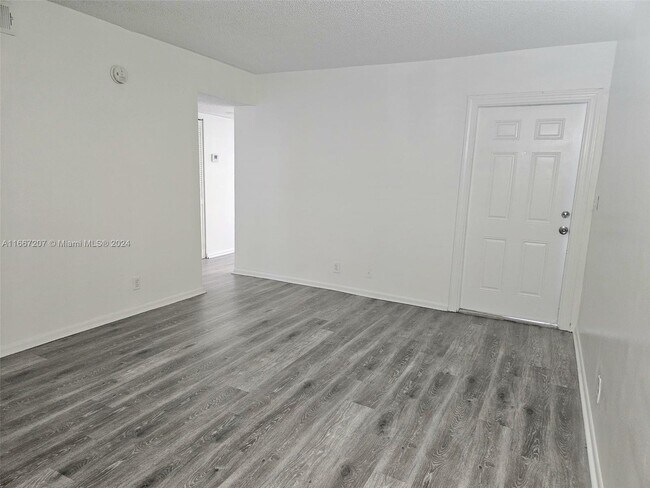 Building Photo - 4103 Riverside Dr