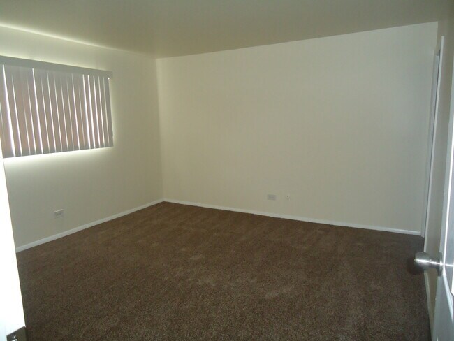Building Photo - 16W660 Mockingbird Ln
