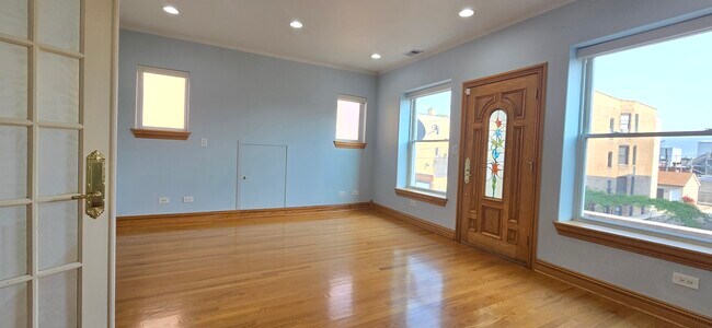 Building Photo - 3220 W Cortez St