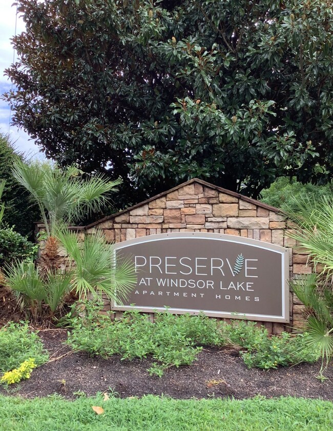 Building Photo - 1460 Oakcrest Dr