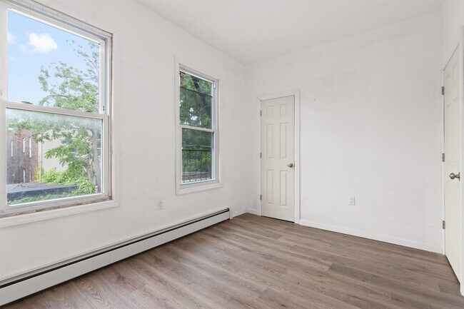 Foto del edificio - 94 Stevens Ave