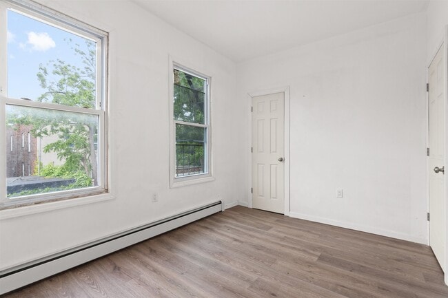 Building Photo - 94 Stevens Ave