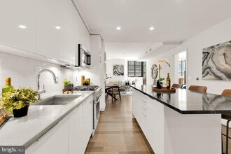 Building Photo - 45 Sutton Square SW
