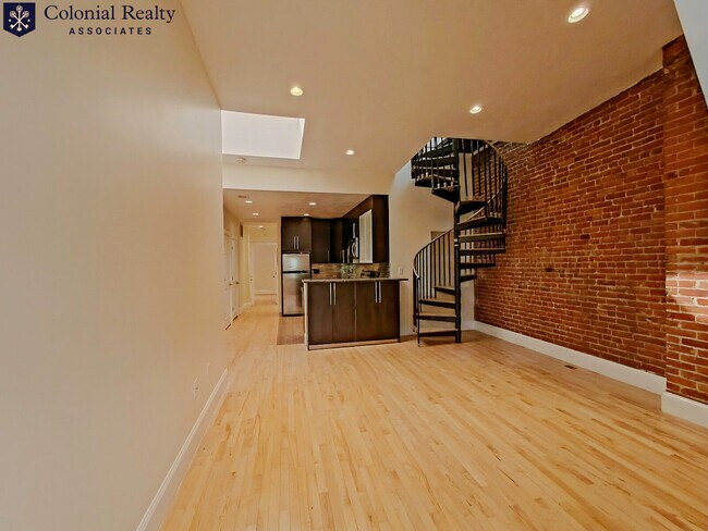 Foto del edificio - 1203 Beacon St