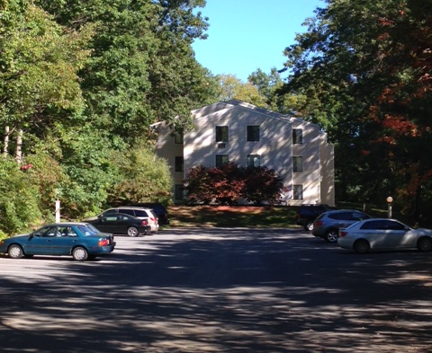 Área de estacionamiento - Turtle Creek Apartments at Toftrees