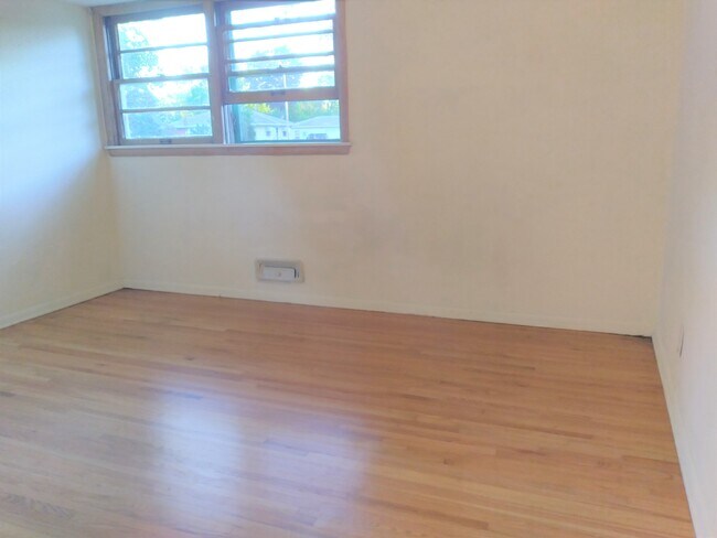 Foto del edificio - 6824 Pleasant Ave
