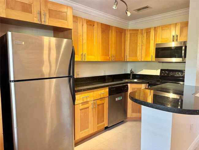 Building Photo - 660 NE 11th Ave