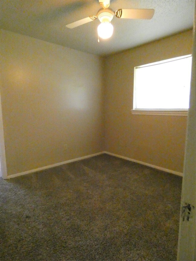 Building Photo - 14032 Gateway Dr